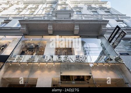 Vienne, Autriche - le 6 novembre 2019 : Falconerie logo en face de leur boutique pour Vienne. Partie d'Calezdonia, groupe Falconeri est un mode italienne d Banque D'Images