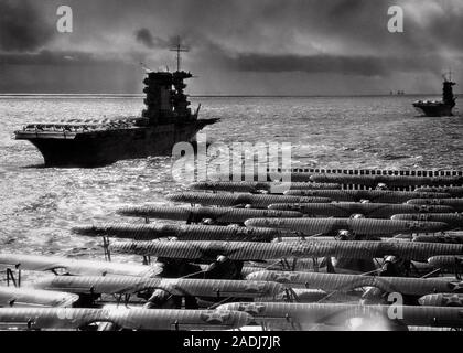 La flotte du Pacifique de la NSU 1930 PORTE-AVIONS SARATOGA ET LEXINGTON VU DU PONT DE VOL DE RANGERS TRANSPORTEUR AVANT LA SECONDE GUERRE MONDIALE - n143 transporteurs HAR001 HARS d'envol de la NSU PACIFIC OCEAN SARATOGA VU LES BIPLANS NOIR ET BLANC HAR001 ranger à l'ANCIENNE Banque D'Images