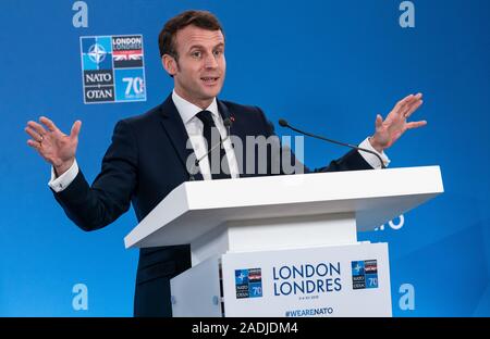 Watford, Royaume-Uni. 08Th Nov, 2019. Emmanuel Macron, Président de la France, prend la parole à une conférence de presse après la séance de travail du Sommet de l'OTAN. La réunion des chefs d'état et de gouvernement célébrera le 70e anniversaire de l'alliance militaire. Crédit : Michael Kappeler/dpa/Alamy Live News Banque D'Images