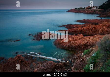 Massif de l'Esterel Méditerranée ,de montagnes côtière,Var et Alpes-Maritimes en Provence, sud-est de la France. Banque D'Images