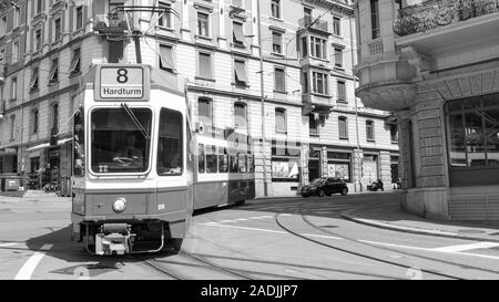 Cliché pris juste avant d'entrer dans le vieux tram à Zürich Banque D'Images