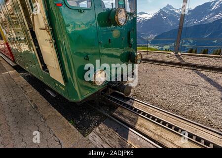 Chemin de fer en rack vers le Schynige Platte dans les Alpes suisses, Suisse Banque D'Images