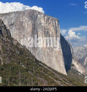 El Capitan de vue de tunnel à partir de la vue de Tunnel, Yosemite National Park, California, USA. Banque D'Images