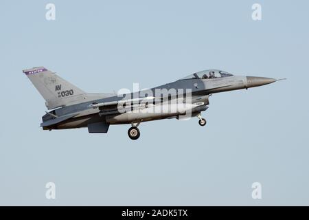 Lockheed Martin F-16C Fighting Falcon, 89-2030 de la 31e Escadre de chasse, 510th Fighter Squadron, queue, USAFE 'AV' code, à Aviano AB, Italie Banque D'Images
