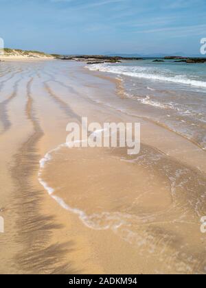 Étendue de sable propre et belle, les vagues de l'océan, Balnahard beach, à l'île de Colonsay dans les Hébrides intérieures, Ecosse, Royaume-Uni Banque D'Images