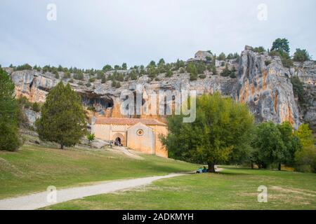 Église San Bartolome. Cañon del Rio Lobos réserve naturelle, la province de Soria, Castilla Leon, Espagne. Banque D'Images