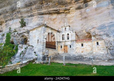 Ermita de San Bernabé, Ojo Guareña Monument Naturel, Merindad de Sotoscueva, Burgos, Castillo y Leon, Espagne, Europe Banque D'Images