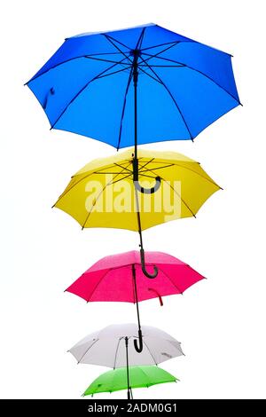 Parapluie colorés isolé sur fond blanc Banque D'Images