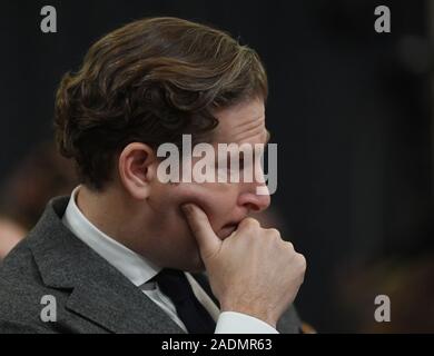 Washington, United States. 08Th Nov, 2019. Noah Feldman, professeur de droit Felix Frankfurter, professeur de droit à la Harvard Law School, témoigne devant le Comité judiciaire de la Chambre, dans le cadre de l'enquête d'impeachment Donald Trump, sur la colline du Capitole, le mercredi 4 décembre 2019, à Washington, DC. Credit : UPI/Alamy Live News Banque D'Images