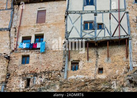 Maisons suspendues, Frias village, Las Merindades, Burgos, Castille et Leon, Espagne, Europe Banque D'Images