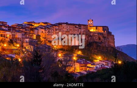 Maisons suspendues, Frias village, Las Merindades, Burgos, Castille et Leon, Espagne, Europe Banque D'Images