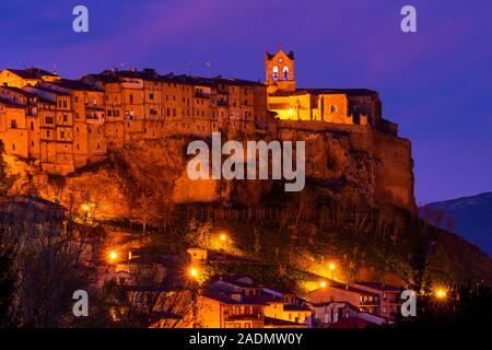 Maisons suspendues, Frias village, Las Merindades, Burgos, Castille et Leon, Espagne, Europe Banque D'Images