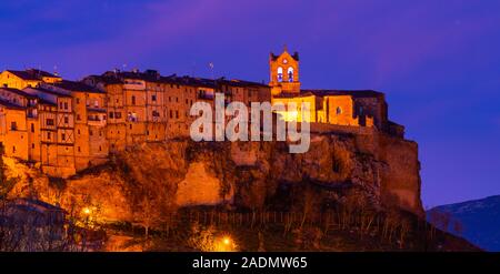 Maisons suspendues, Frias village, Las Merindades, Burgos, Castille et Leon, Espagne, Europe Banque D'Images