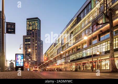 Bikini Berlin shopping mall et Waldorf Astoria Hôtel à Berlin, Allemagne Banque D'Images