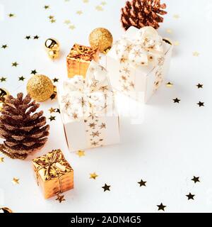 Pack complet d'argent et d'opaque or boules de Noël Banque D'Images