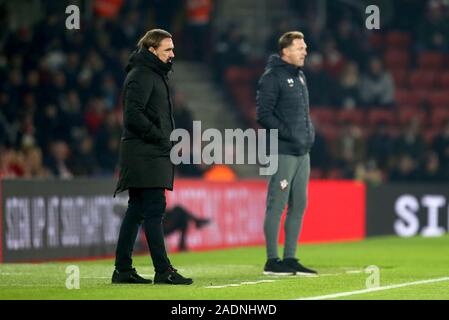 Norwich City manager Daniel Farke (à gauche) et de Southampton manager Ralph Hasenhuttl au cours de la Premier League match à St Mary, Southampton. Banque D'Images