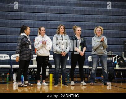 Volley-ball action avec Timberlake vs Gooding High School à coeur d'Alène, Idaho. Banque D'Images