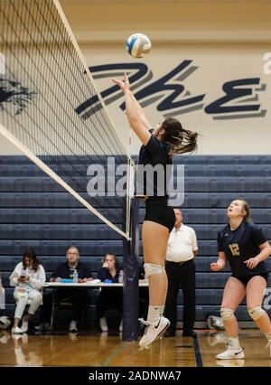 Volley-ball action avec Timberlake vs Gooding High School à coeur d'Alène, Idaho. Banque D'Images