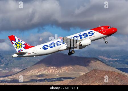 Tenerife, Espagne - 23 novembre 2019 : Edelweiss Air Airbus A320 avion à l'aéroport de Tenerife Sud (TFS) en Espagne. Banque D'Images