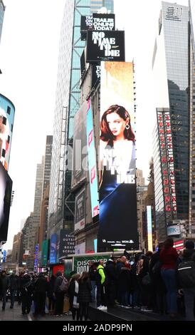 New York, NY, USA. 08Th Nov, 2019. Times Square sous la marque de la première remorque de James Bond ' Pas de temps pour mourir" sur Good Morning America à New York le 04 décembre 2019. Credit : Rw/media/Alamy Punch Live News Banque D'Images