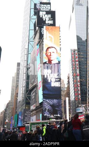 New York, NY, USA. 08Th Nov, 2019. Times Square sous la marque de la première remorque de James Bond ' Pas de temps pour mourir" sur Good Morning America à New York le 04 décembre 2019. Credit : Rw/media/Alamy Punch Live News Banque D'Images