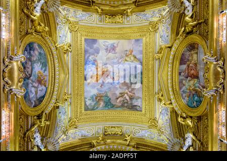 Fresques au plafond dans la Sala di Saturno (Saturne) au Palazzo dei Congressi (Palais Pitti), Florence (Firenze), Toscane, Italie, Europe. Banque D'Images
