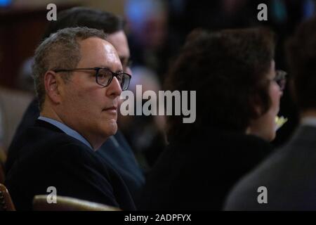 Des experts en droit constitutionnel Noah Feldman, de l'Université de Harvard, Pamela Karlan, de l'Université de Stanford, Michael Gerhardt, de l'Université de Caroline du Nord, et Jonathan Turley de la George Washington University Law School, témoigner devant le United States House Committee on the Judiciary sur la colline du Capitole à Washington, DC, États-Unis, le mercredi 4 décembre 2019. Credit : Stefani Reynolds/CNP /MediaPunch Banque D'Images