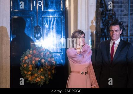 Londres, Royaume-Uni. 3 Décembre, 2019. Pedro Sanchez, Premier Ministre de l'Espagne, arrive avec sa femme María Begoña Gómez pour une réception pour les dirigeants de l'OTAN au 10 Downing Street à la veille de l'alliance militaire du sommet du 70e anniversaire dans un hôtel de luxe près de Watford. Credit : Mark Kerrison/Alamy Live News Banque D'Images