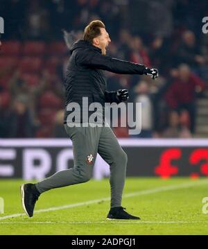 Southampton manager Ralph Hasenhuttl célèbre après le coup de sifflet final de la Premier League match à St Mary, Southampton. Banque D'Images