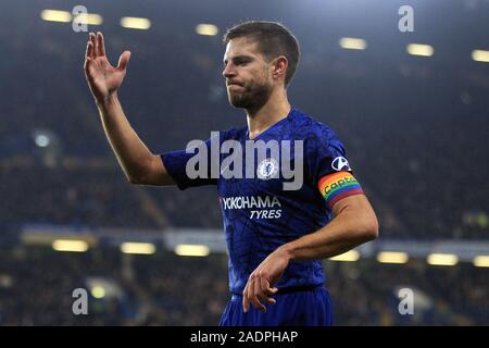 Londres, Royaume-Uni. 08Th Nov, 2019. Cesar Azpilicueta de Chelsea. Premier League, Chelsea v Aston Villa au stade de Stamford Bridge à Londres le mercredi 4 décembre 2019. Cette image ne peut être utilisé qu'à des fins rédactionnelles. Usage éditorial uniquement, licence requise pour un usage commercial. Aucune utilisation de pari, de jeux ou d'un seul club/ligue/dvd publications. pic par Steffan Bowen/Andrew Orchard la photographie de sport/Alamy live news Crédit : Andrew Orchard la photographie de sport/Alamy Live News Banque D'Images