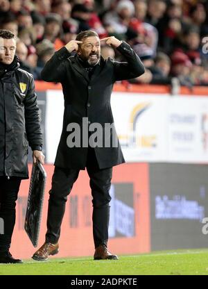 Derek McInnes Aberdeen manager cherche sur contre Rangers pendant la Scottish Premiership match à Pittodrie Stadium, Aberdeen. Banque D'Images