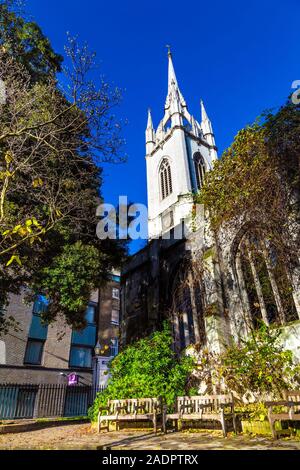 St Dunstan dans l'église est endommagé dans le blitz, maintenant transformé en un jardin public, Londres, UK Banque D'Images