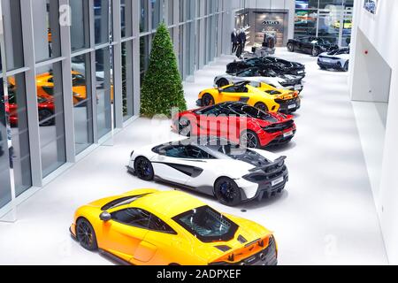 L'intérieur du nouveau showroom Mclaren à Leeds Banque D'Images