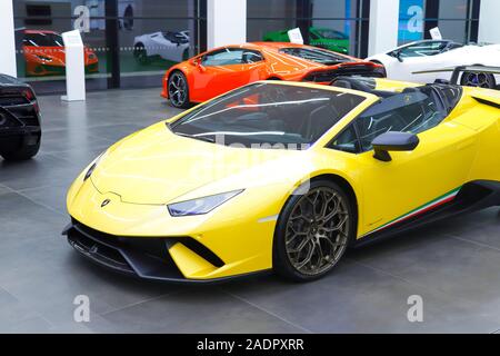 Toute nouvelle Lamborghini est à la nouvelle concession Lamborghini à Leeds. Banque D'Images