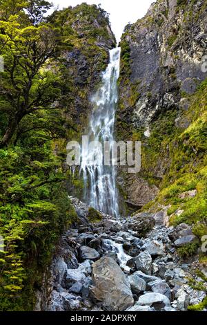 Devil's Punchbowl Waterfall in Arthur's Pass, Nouvelle-Zélande Banque D'Images