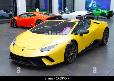 Toute nouvelle Lamborghini est à la nouvelle concession Lamborghini à Leeds. Banque D'Images