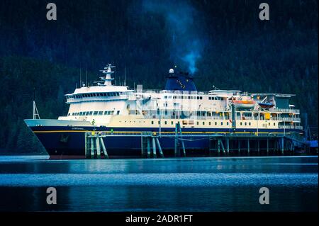 Le M/V Kennicott accosté au terminal de Sitka. Sitka, Alaska, USA. Banque D'Images