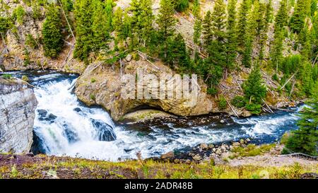 La Firehole Falls dans la rivière Firehole Firehole Canyon le long de la route dans le Parc National de Yellowstone, Wyoming, United States Banque D'Images