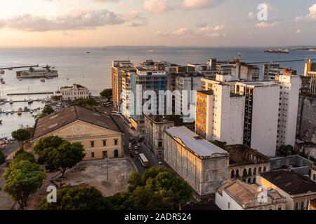 Belle vue sur le centre-ville de bâtiments dans le centre-ville historique de Salvador, Bahia, Brésil Banque D'Images