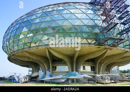 BELGRADE, SERBIE - 19 JUN 2019- Vue sur le monument Musée aéronautique Belgrade (ex-musée aéronautique) situé à côté de la ni de Belgrade Banque D'Images