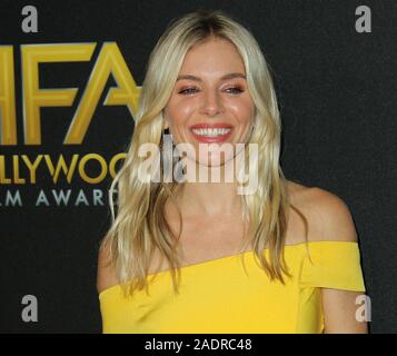 23e Congrès annuel 2019 Hollywood Film Awards tenue à l'hôtel Beverly Hilton à Beverly Hills, Californie. En vedette : Sienna Miller Où : Los Angeles, California, United States Quand : 03 Nov 2019 : Crédit M. Adriana Barraza/WENN.com Banque D'Images