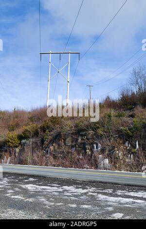 Lignes électriques dans le parc provincial Cypress Bowl à West Vancouver, Colombie-Britannique, Canada Banque D'Images