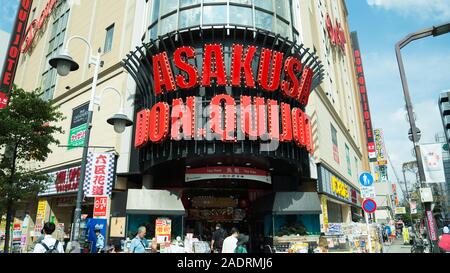 Tokyo, Japon - 30 septembre 2019 : don Quijote Store à Asakusa un célèbre magasin de proximité que de nombreux habitants et touristes se rendent à Banque D'Images