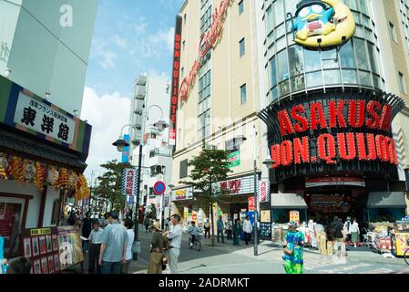 Tokyo, Japon - 30 septembre 2019 : don Quijote Store à Asakusa un célèbre magasin de proximité que de nombreux habitants et touristes se rendent à Banque D'Images