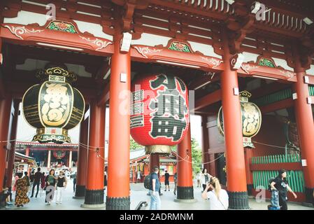 Asakusa, JAPON - 30 septembre 2019 : une vue sur le temple Senso ji à Tokyo Banque D'Images