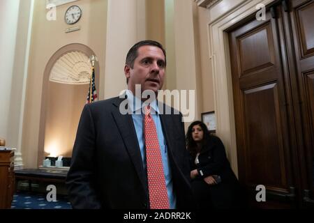 Représentant des États-Unis Devin Nunes (républicain de Californie) arrive à la United States House Committee on the Judiciary audition avec Noah Feldman des experts en droit constitutionnel, de l'Université de Harvard, Pamela Karlan, de l'Université de Stanford, Michael Gerhardt, de l'Université de Caroline du Nord, et Jonathan Turley de la George Washington University Law School, sur la colline du Capitole à Washington, DC, États-Unis, le mercredi 4 décembre 2019. Credit : Stefani Reynolds/CNP /MediaPunch Banque D'Images