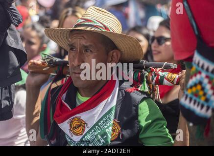 Bogota, Colombie. 4 décembre 2019 : les peuples autochtones de Cauca en profondeur la troisième grève nationale dans la ville de Bogota. Crédit : Daniel Garzon Herazo/ZUMA/Alamy Fil Live News Banque D'Images