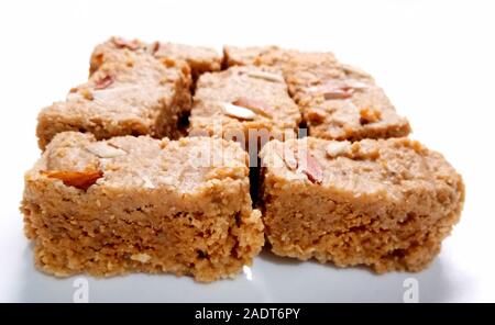 Indian Diwali aliment sucré Kalakand aussi Halwa ou Mawa Kalakand est un délice crémeux à base de paneer ou le fromage cottage, le plat d'origine Banque D'Images