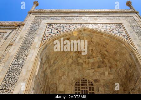 Détails de Taj Mahal : Close-up de la peinture, des motifs, Fresco et d'inscription sur le mur. UNESCO World Heritage à Agra, en Inde. Banque D'Images