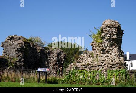 Clocher du 13ème siècle en ruine, maintenant un WW1 War Memorial, Llandaff, Cardiff, Pays de Galles, Royaume-Uni Banque D'Images